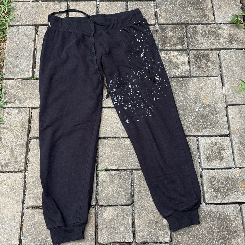 Socialite Black Splatter Distressed Holes Women’s Cropped Joggers S